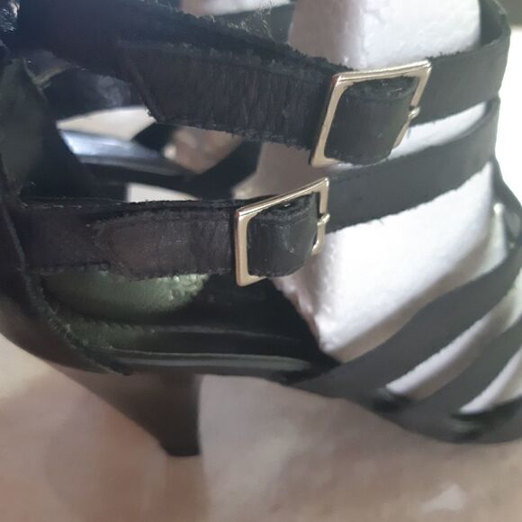 SoftMocāBlackāLeatherāStrappyĀ SandalāHeels - Picture 5 of 16